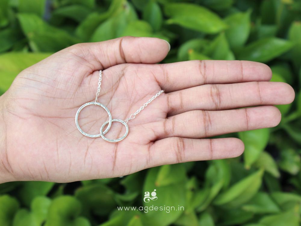 Interlocking Rings Necklace with Cubic Zirconia – Riari J'Dorn