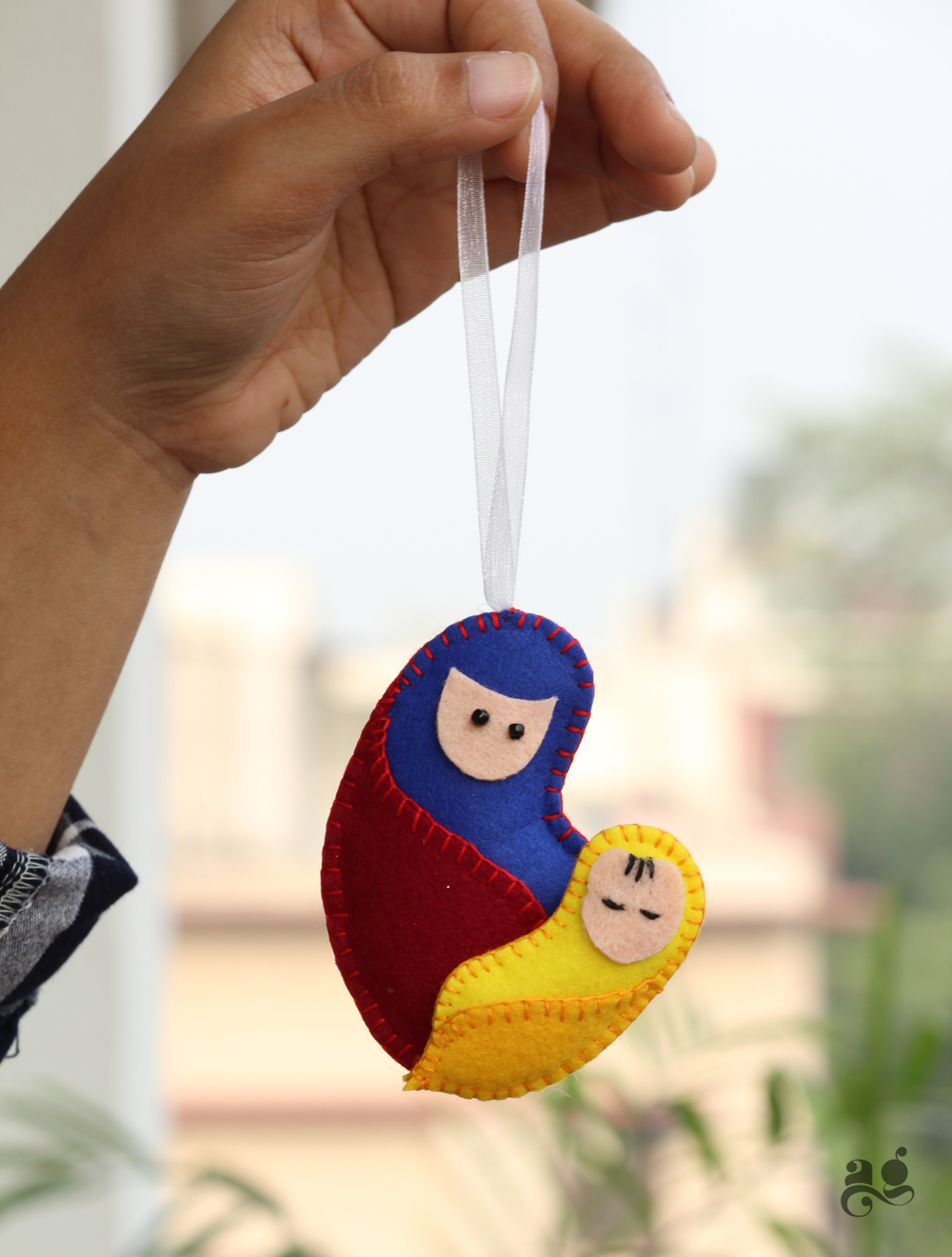 Mother and child ornament